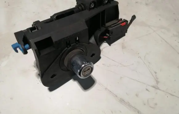 Opel Meriva A Tailgate exterior lock 09183495