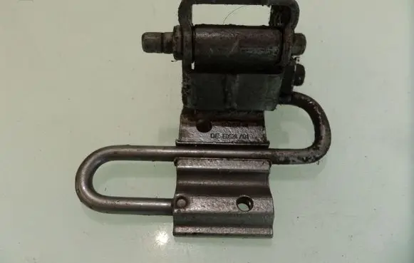 Audi A4 S4 B6 8E 8H Rear door lower hinge 8E0833411
