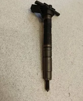 Audi A4 S4 B8 8K Fuel injector 03L130277