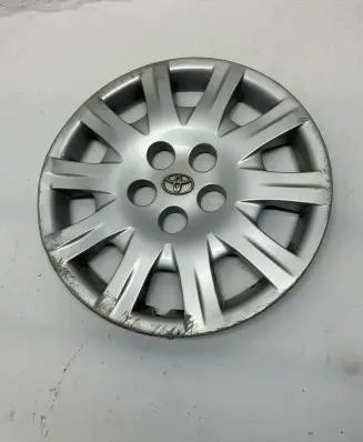 Toyota Verso R16 wheel hub/cap/trim 