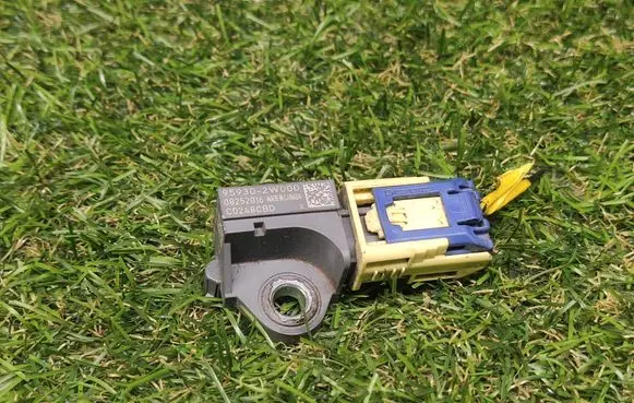 Hyundai Santa Fe Airbag deployment crash/impact sensor 959302W000