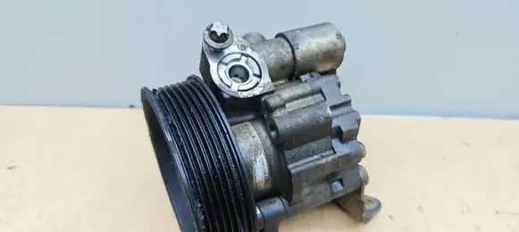 Mercedes-Benz E A207 Power steering pump A0054668401