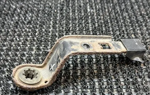 Toyota Prius+ (ZVW40) Radiator mount bracket 