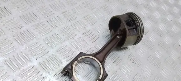 Volvo XC70 Piston with connecting rod