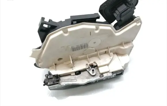 Volkswagen Polo V 6R Front door lock 5K2837015B