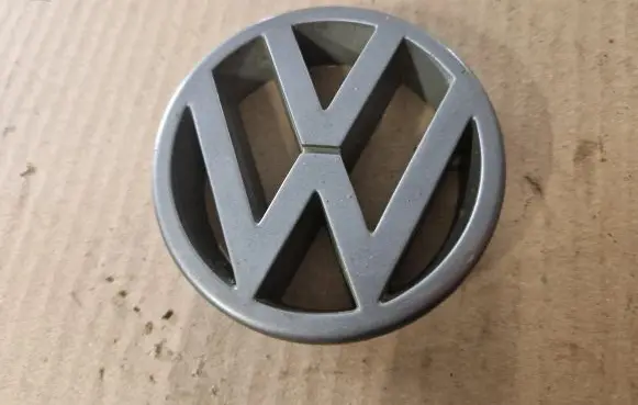 Volkswagen PASSAT B3 Manufacturer badge logo/emblem 357853601E