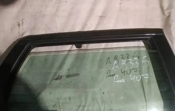 Peugeot 407 Rear door window glass as2
