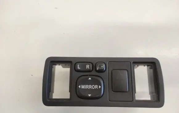 Toyota Avensis T250 Wing mirror switch 777669