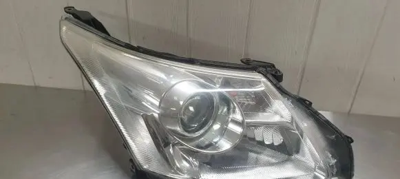 Toyota Avensis T270 Headlight/headlamp KOITO0512 210611 H279GRDF