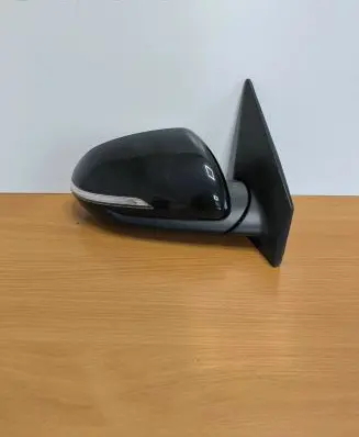 KIA Stonic Front door electric wing mirror E13049725