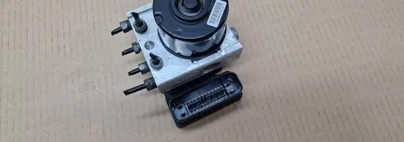 Peugeot 206+ ABS Pump 9675185380