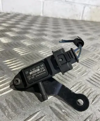 Ford Mondeo Mk III Air pressure sensor 0261230120