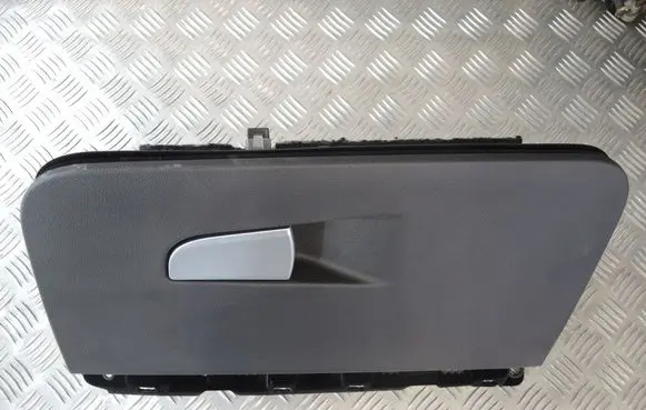 Alfa Romeo Stelvio Glove box 0156
