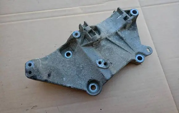 Renault Scenic II - Grand scenic II Generator/alternator bracket 8200100148