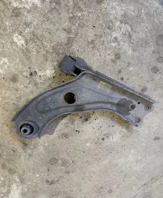Peugeot 308 Front lower control arm/wishbone