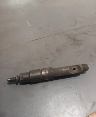 Audi A6 S6 C5 4B Fuel injector 028130201 919008F