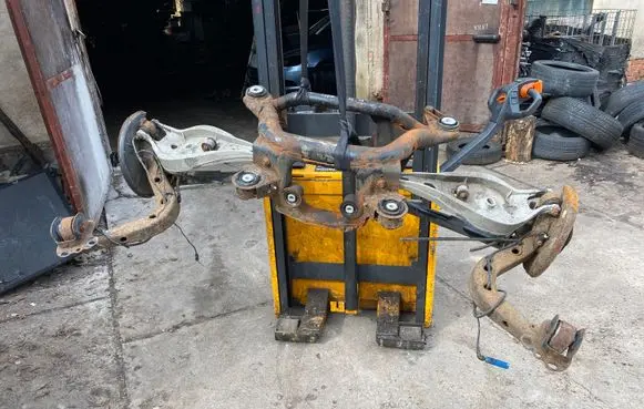 BMW 3 E46 Rear axle beam 
