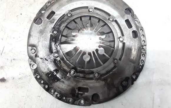 Volkswagen Golf IV Pressure plate 038141025D