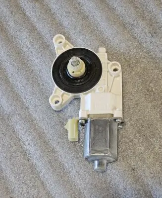 Chrysler Town & Country V Rear door window regulator motor 0130822335