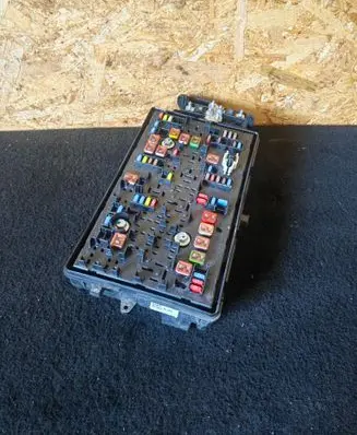 Opel Insignia A Fuse module 13255300