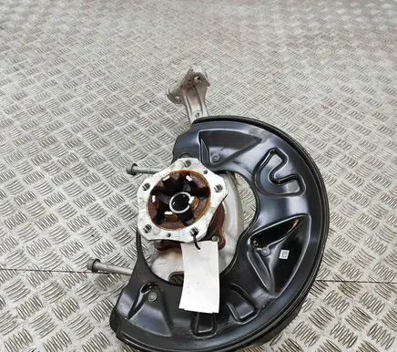 Front wheel hub