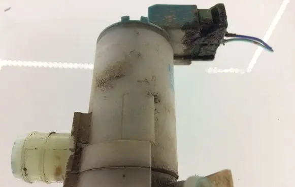 Nissan X-Trail T30 Windscreen/windshield washer pump 2224616A