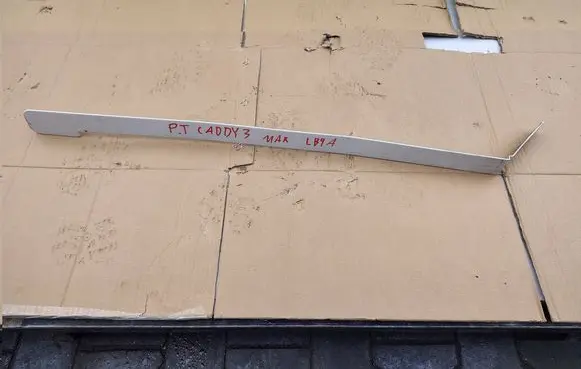 Volkswagen Caddy Sliding door rail trim 