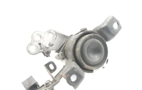 Toyota Auris 150 Engine mount bracket