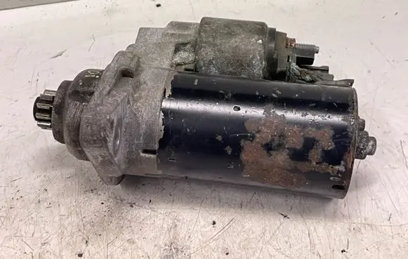 Volkswagen PASSAT B6 Starter motor 1005831311
