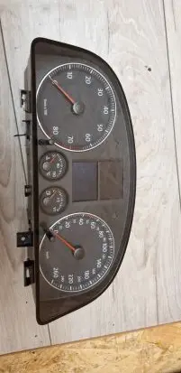Volkswagen Touran I Speedometer (instrument cluster) 110080217014 V3354110