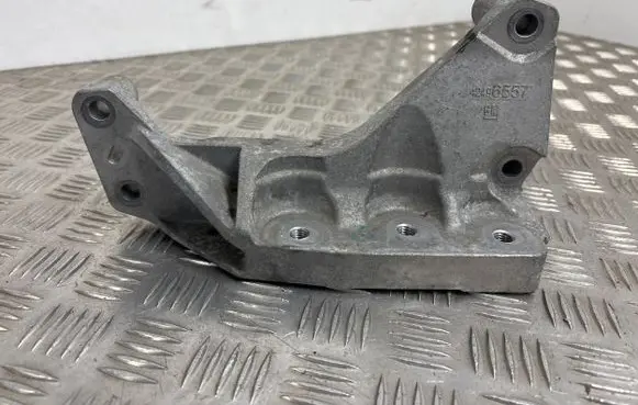 Opel Astra K Engine mounting bracket 42496557