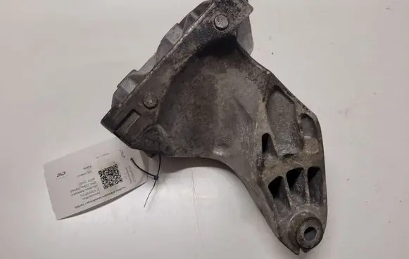 Mercedes-Benz C W204 Engine mounting bracket A6512230004