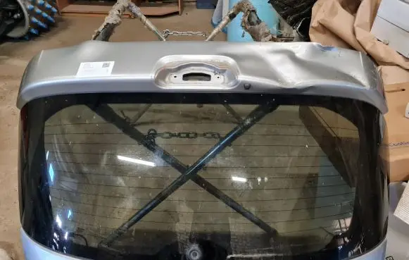 Nissan Juke I F15 Rear windscreen/windshield window 