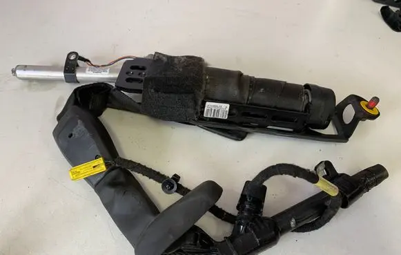 Volvo V50 Front seatbelt 6090888L0B HL1004010216