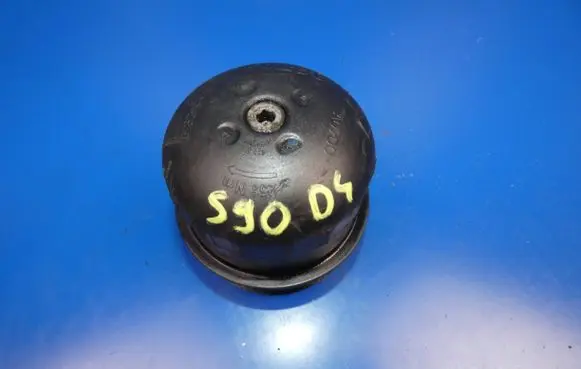 Volvo S90, V90 Oil filter cover 31321084
