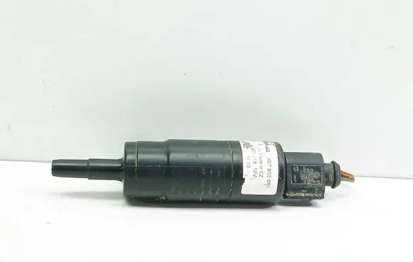 Volkswagen Touran I Headlight washer pump 3B7955681 00101612
