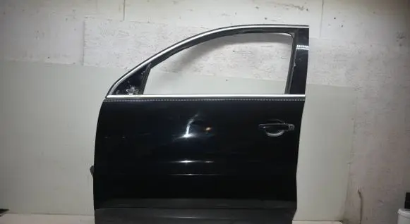 Volkswagen Tiguan Front door 5N0837461