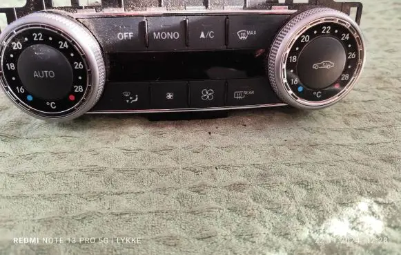 Mercedes-Benz C W204 Climate control unit 2049009104 120810674 1601220