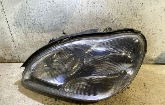Mercedes-Benz S W220 Front seat light A2208200201 0301153271