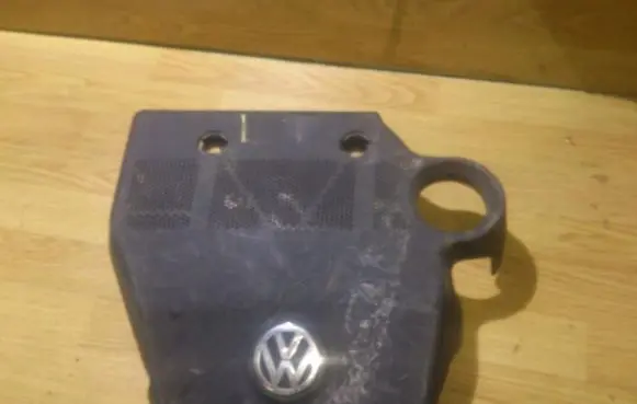 Volkswagen Golf IV Engine cover (trim)