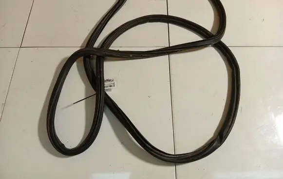 Audi Q7 4L Trunk rubber seal (body) 