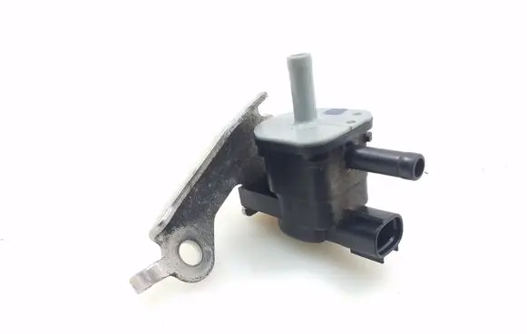 Lexus IS III XE30 Turbo solenoid valve 9091012276