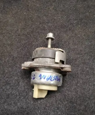 Ford Mustang VI Engine mount bracket FR3c6038AE