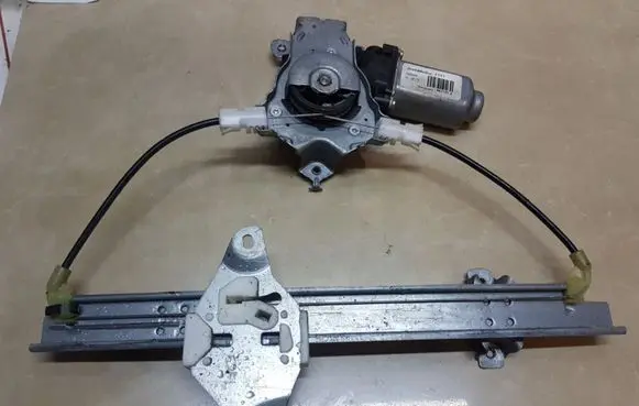Nissan Qashqai Rear door window regulator motor 402191A