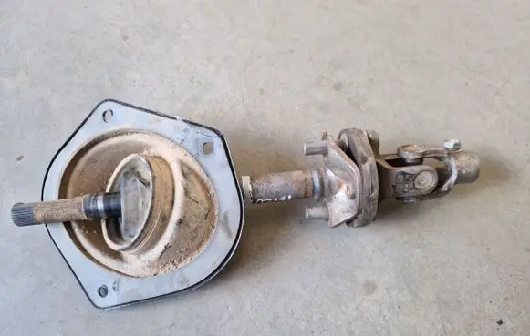 Toyota Hilux (AN10, AN20, AN30) Steering column universal joint