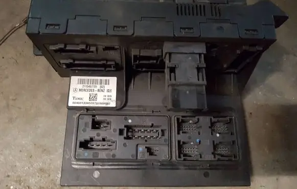 Mercedes-Benz E W211 Fuse module 2115457701