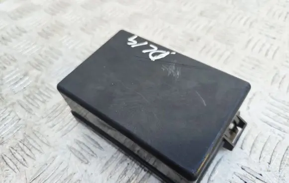 Nissan Juke I F15 Fuse box cover 
