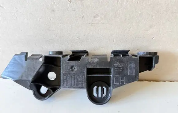 Opel Corsa E Rear bumper mounting bracket 475498858