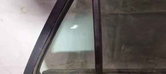 Peugeot 405 Rear vent window glass as2