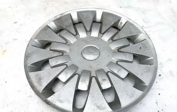Ford Fiesta R14 wheel hub/cap/trim c1bc1130aa